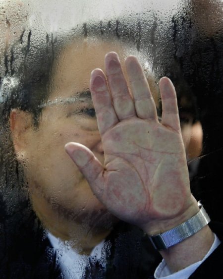 Tokyo metrosundaki yoğunluk fotoğraflara yansıdı