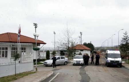 Tolunay Kafkas, bordo-mavili kulübe geldi