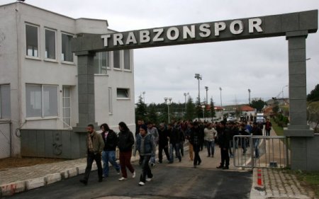 Tolunay Kafkas, bordo-mavili kulübe geldi