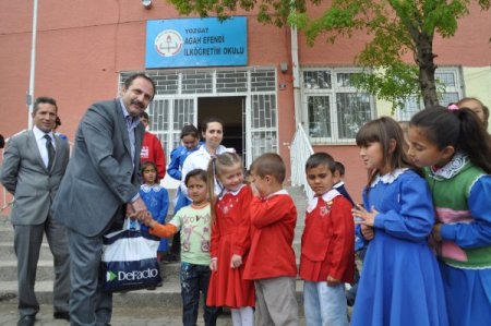 Tonosluoğlu Vakfı'ndan 120 Öğrenciye Giysi Yardımı