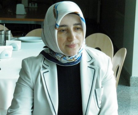 Topal: Kadınlar, Sorunlarına Çözüm Bulmak İçin Siyaset Yapsın