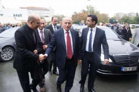 Topbaş, otoparkta yaralanan çocuğu hastane ziyaret etti