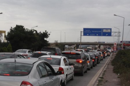 Topçular İskelesi'nde tatil dönüşü izdihamı