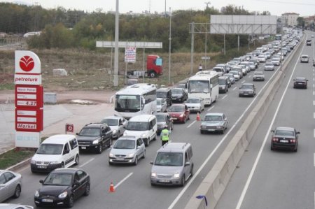 Topçular İskelesi'nde tatil dönüşü izdihamı