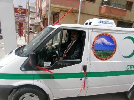 Topladıkları para ile cenaze aracı aldılar