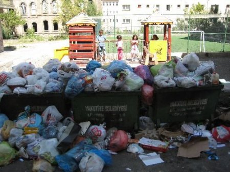 Toplanmayan Çöpler, Çocukların Sağlığını Tehdit Ediyor