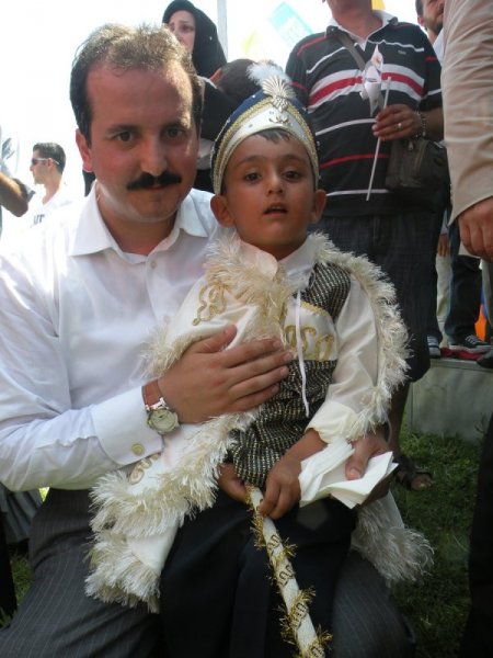 Toplu Sünnet Şöleni İle 154 Çocuk Erkekliğe İlk Adımını Attı