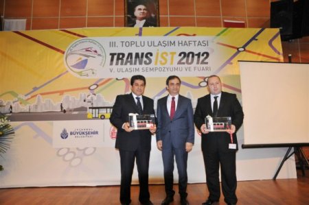 Toplu ulaşımda nezaketi öğrendiler