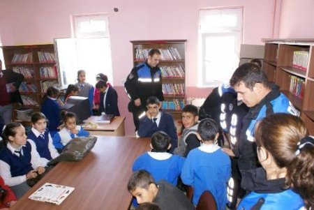 Toplum Destekli Büro Amirliği'nden Öğrencilere Eğitim Yardımı
