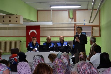 Toplum destekli polis, öğrenci velilerini bilgilendirdi