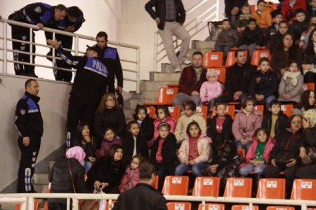 Toplum Destekli Polis, yuvada kalan 30 çocuğu sirke götürdü