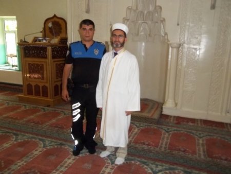 Toplum destekli polisler camileri ziyaret etti