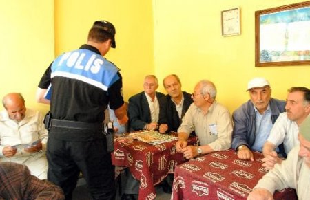 Toplum Destekli Polisler Kahvehanelerde Bilgilendirme Yapıyor
