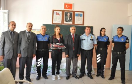 Toplum destekli polislerden örnek davranış