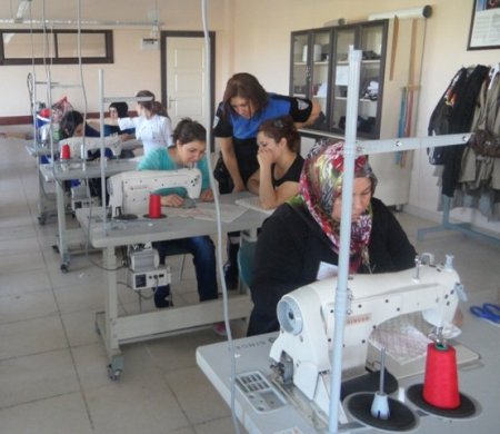 Toplum Destekli Polislik Şubesi'nden bayanlara meslek edinme kursu