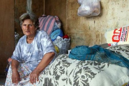 Toplum Polisi, Çöplerin İçinde Yaşayan Kadının Evini Yeniledi