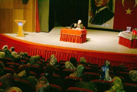 "Toplumun Çekirdeği Aile, Ailenin Çekirdeği De Anadır"