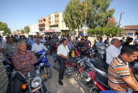 Toprakkale'de Motosiklet Sürücülerine Kask Dağıtıldı