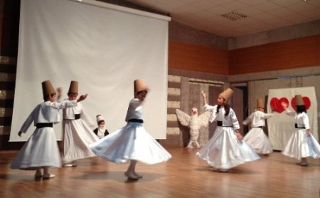 Toros Kaynak türkü ile şiir gecesi düzenledi