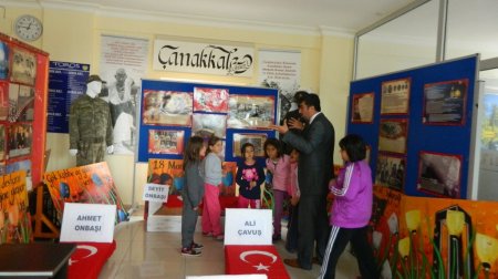 Toroslu öğrenciler Çanakkale'yi sergiyle anlattı