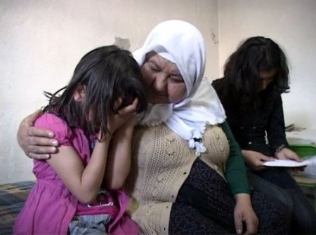 Torunlarına hem annelik hem babalık yapıyor