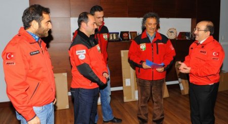 Trabzon Belediyesi'nden AKUT'a malzeme yardımı