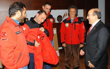 Trabzon Belediyesi'nden AKUT'a malzeme yardımı