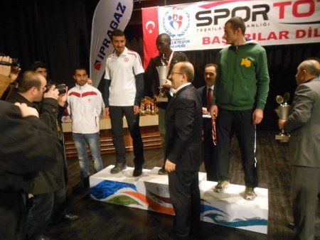 Trabzon Yarı Maratonu'nda takım birincisi Batman Petrolspor oldu