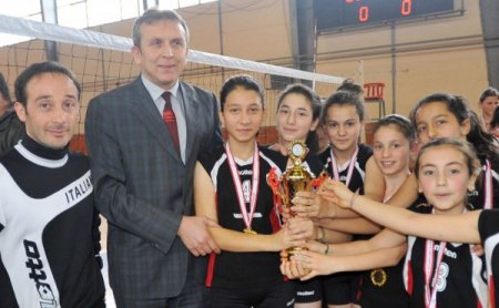 Trabzon'da küçüklerin voleybol müsabakası sona erdi