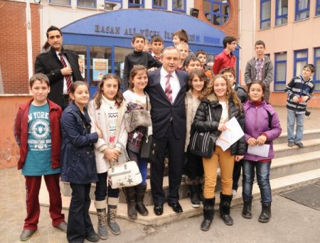 Trabzon'da öğrenciler karne heyecanı yaşadı