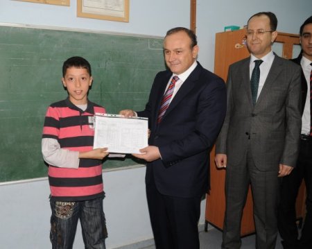 Trabzon'da öğrenciler karne heyecanı yaşadı