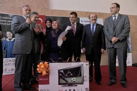 Trabzon'da Okuma Ve Yazma Öğrenen 61 Kişi Sertifika Aldı