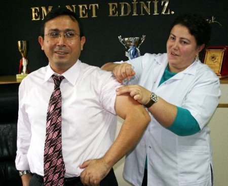 Trabzon'da Sağlık Müdürlüğü Personeli Aşılandı