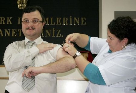 Trabzon'da Sağlık Müdürlüğü Personeli Aşılandı