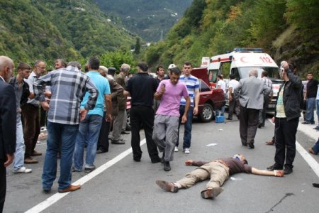 Trabzon'da trafik kazası: 1 ölü, 4 yaralı