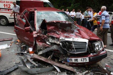 Trabzon'da trafik kazası: 1 ölü, 4 yaralı