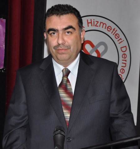 Trabzonlu sağlık çalışanları tiyatroda meslektaşlarının hikayelerini oynuyor