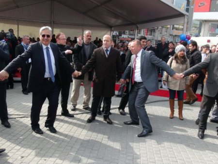 Trabzonluların şenliğinde 2 ton sarma 3 ton mısır ekmeği dağıtıldı