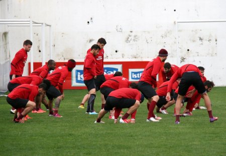 Trabzonspor, Antalyaspor maçına 3 puan parolasıyla hazırlanıyor