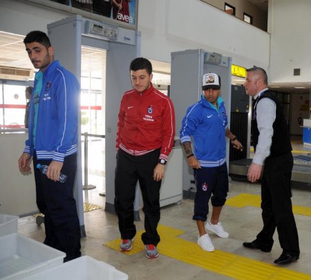 Trabzonspor, dostluk maçı için İrlanda’ya gitti