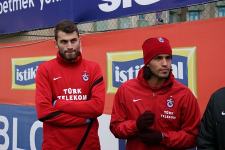 Trabzonspor’da, Colman ve Mustafa arasındaki gerginlik tatlıya bağlandı