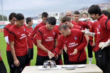 Trabzonspor’da Barış’ın doğum günü kutlandı