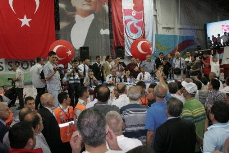 Trabzonspor'da yeni yönetimin görev süresi 2 yıl uzatıldı