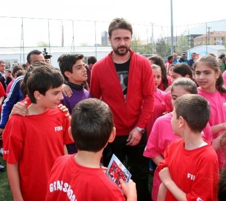 Trabzonsporlu futbolcular, Grassroots Şenliği'nde çocuklarla buluştu