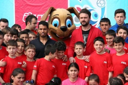 Trabzonsporlu futbolcular, Grassroots Şenliği'nde çocuklarla buluştu