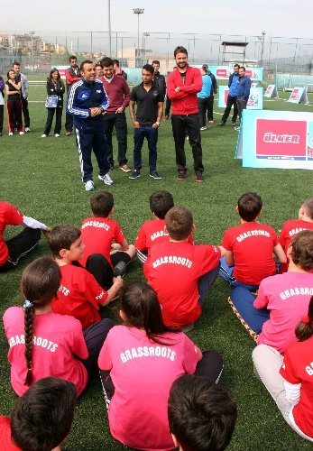 Trabzonsporlu futbolcular, Grassroots Şenliği'nde çocuklarla buluştu