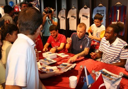 Trabzonsporlu futbolcular, taraftarlardan destek istedi