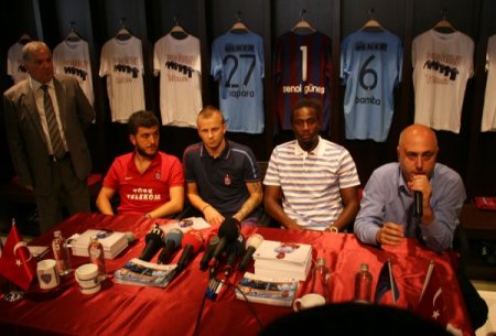 Trabzonsporlu futbolcular, taraftarlardan destek istedi