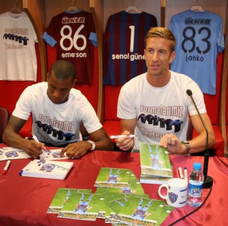 Trabzonspor’un yeni transferleri Janko ve Emerson, taraftarlarla buluştu