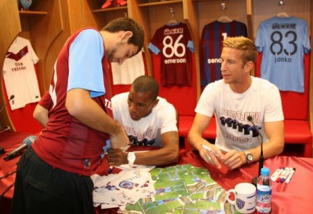 Trabzonspor’un yeni transferleri Janko ve Emerson, taraftarlarla buluştu